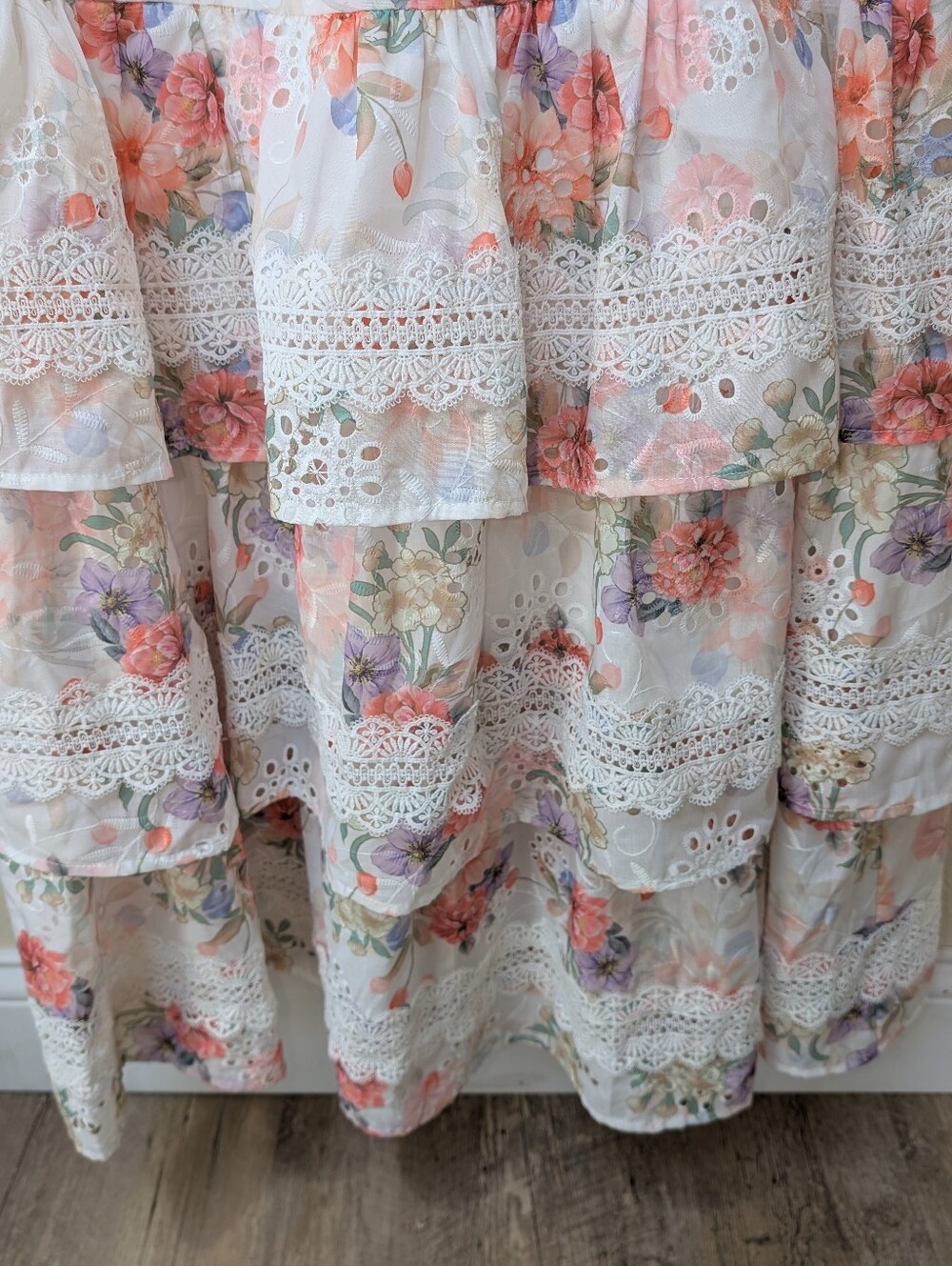 NWT Anewsta Multi Color Floral Muti-tier Ruffled Lace Beaded Dress. Size Medium - Picture 4 of 8